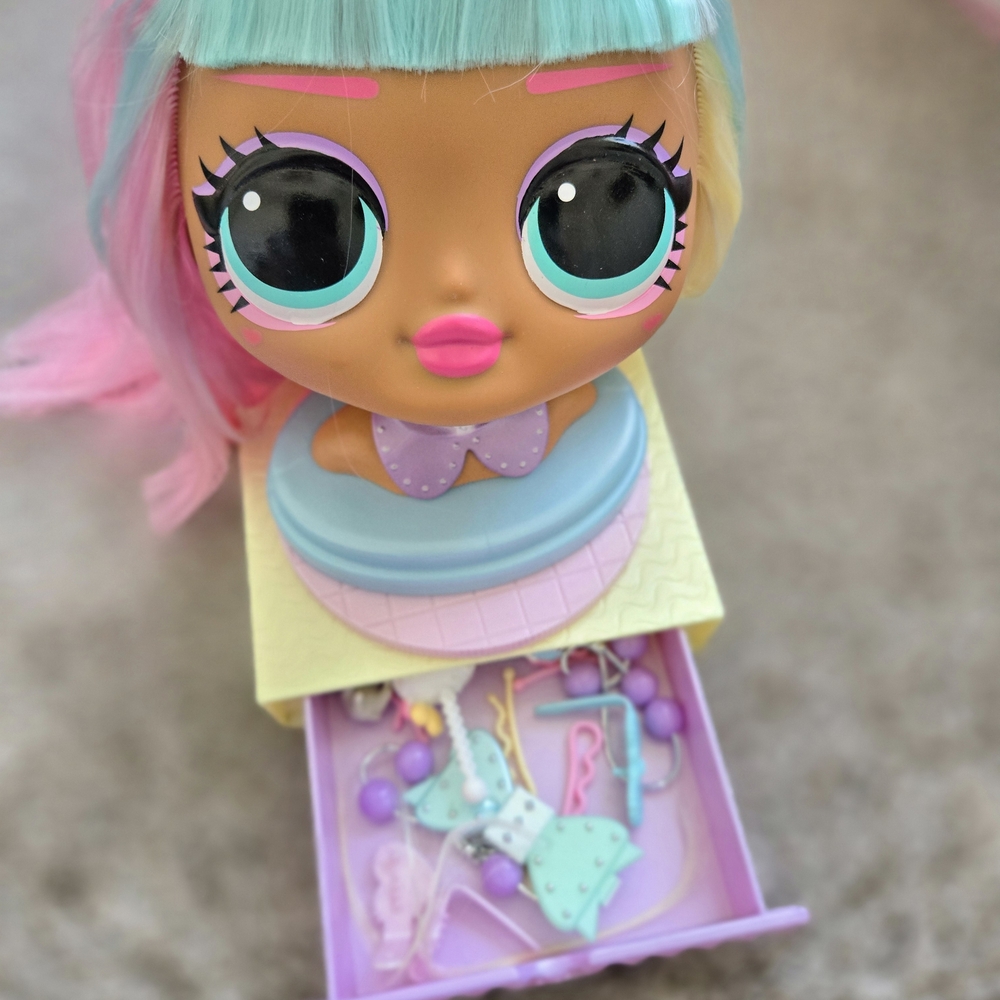 L.O.L. Surprise! Styling Head with Accessories